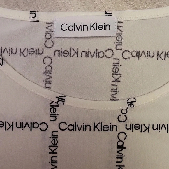 🛍Calvin Klein Logo Print White Short Sleeve Round Neck Blouse Womens - Picture 2 of 8